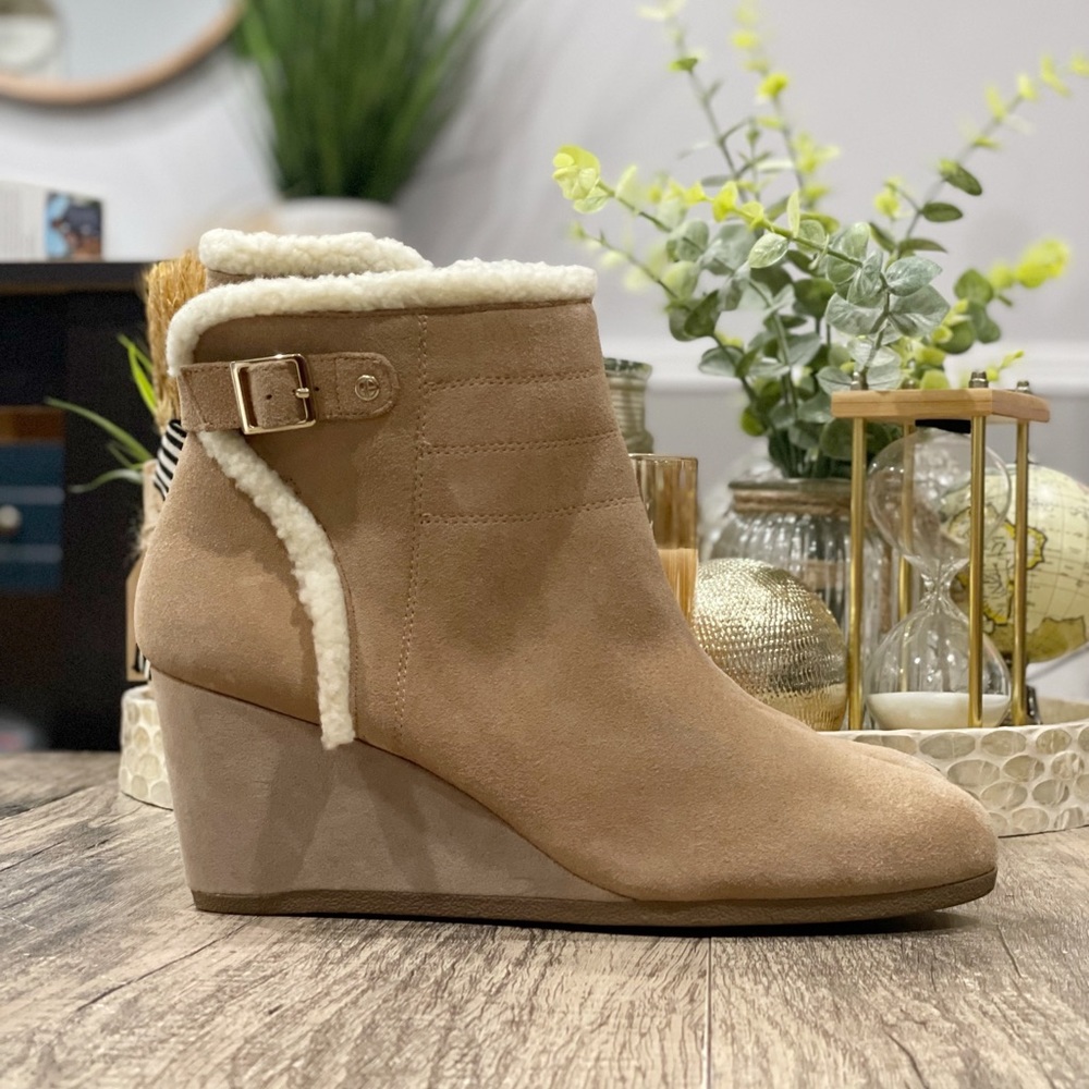 Giani Bernini Booties Women’s size 11 Wedge Winter Fur Boots